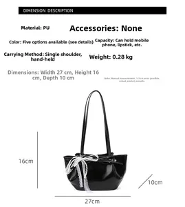 Détail du sac à main en PU noir brillant avec dimensions 27x16x10cm et nœud en perles