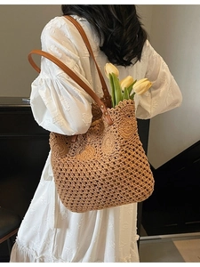 Borsa tote in maglia fatta a mano con cinturini in pelle per le vacanze estive al mare