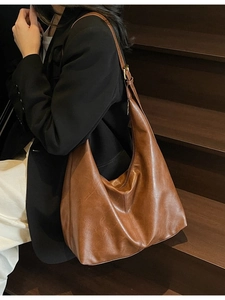 Vintage brown leather tote bag with a minimalist design for chic women's daily commute