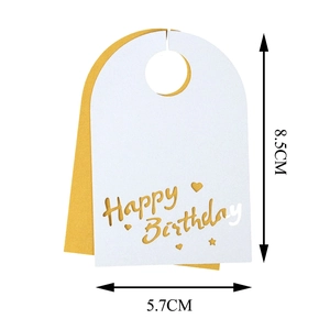 Detalle de tarjetas Happy Birthday de doble capa para copas en blanco y dorado
