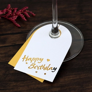 Etiquetas de copa Happy Birthday cortadas con láser en blanco y dorado para fiestas