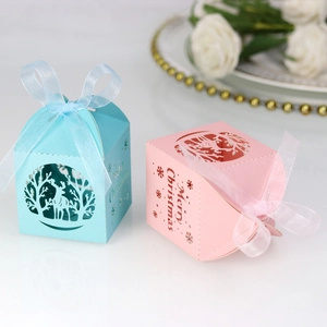 Boîtes à bonbons de Noël découpées au laser avec motif renne et ruban en organza