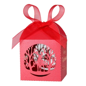 Boîte à bonbons de Noël découpée au laser avec rennes et ruban rouge élégant