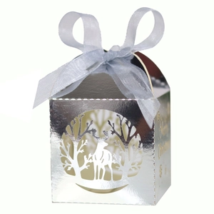 Boîte à bonbons de Noël miroir argenté avec renne découpé au laser et ruban bleu