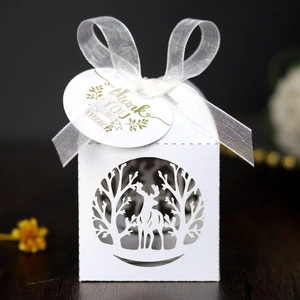 Élégante Boîte à Bonbons Creuse en Papier Nacré Découpé au Laser Motif Renne Forêt Avec Nœud en Ruban pour Mariage Fête Cadeau