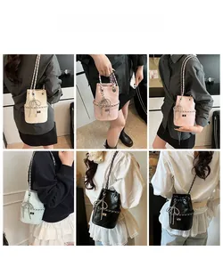 Collage aus gesteppten Ketten-Beuteltaschen in verschiedenen Farben am Modell