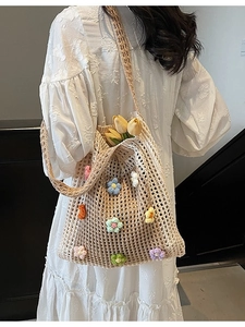 Sac bandoulière beige crocheté à la main avec fleurs 3D colorées pour femmes tendance