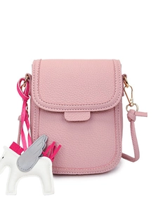 Petit sac à bandoulière rose en cuir grainé pour femme avec charme de sac pégase blanc