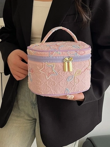 Rosafarbene gesteppte Kosmetiktasche mit Blumenstickerei und goldener Reißverschluss