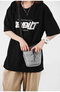 Borsa a tracolla grigia testurizzata per cellulare, stile sportivo casual e contemporaneo