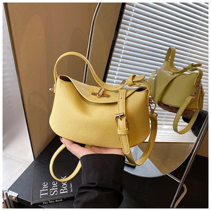 Detailansicht im Spiegel: Gelbe Handtasche aus Leder mit goldenem Drehverschluss