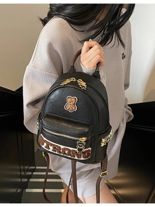 Sac à dos ours en cuir PU noir avec clous dorés et broderie Strong pour femmes