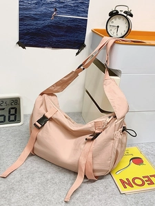 Rosafarbene Nylon-Umhängetasche für Damen mit verstellbarem Riemen im modernen Stil
