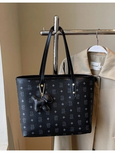 Borsa Tote da Donna a Grande Capacità in Pelle PU con Monogramma Borsa a Spalla da Lavoro con Ciondolo a Forma di Cucciolo