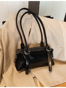 Fashion Shiny PU Leather Underarm Shoulder Bag For Women Trendy Pillow Bag With Cute Charms Glossy Y2K Daily Tote Handbag