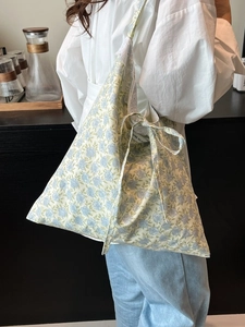 Grand sac cabas en toile fleurie avec nceuds aux anses et design minimaliste de tous les jours