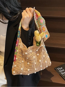 Grand sac cabas tissé à la main avec perles blanches et anses en crochet colorées