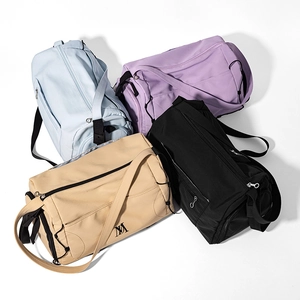 Sacs de voyage imperméables avec bandoulières réglables et poches filet en quatre coloris