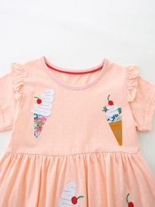 Vestido rosa de lunares para niña con bordado de helado y mangas con volantes