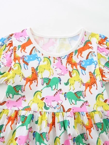 Robe blanche pour fille en coton avec imprimés chevaux colorés et manches bouffantes