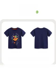 Vista fronte e retro della t-shirt blu scuro da bambino con stampa spaziale luminosa