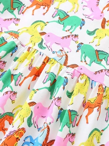 Robe d'été pour filles avec motifs de chevaux colorés et texture de tissu plissé