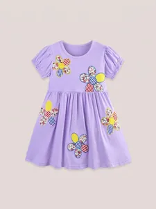 Mädchen Baumwollkleid in Hellviolett mit bunten Blumen-Patchwork-Applikationen