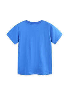 Vue arrière à plat d'un t-shirt bleu à manches courtes en coton pour garçon à col rond