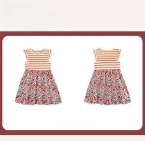 Vista frontale e posteriore dell'abito in cotone a righe con gonna a fiori e volant
