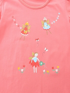 T-shirt per bambine in rosa corallo con stampa grafica di fate e farfalle