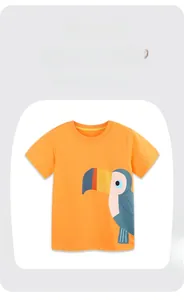 Détail du t-shirt orange pour garçon en coton doux avec imprimé toucan coloré et col rond