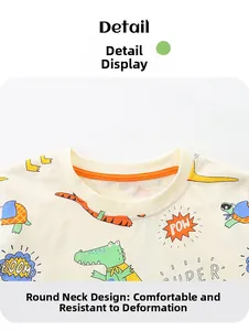 Gros plan d'un t-shirt en coton doux avec motifs animaux et col rond orange résistant