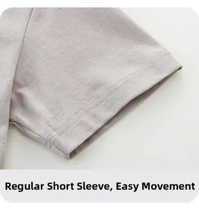 Détail de l'ourlet à double couture sur manches courtes montrant le tricot fin