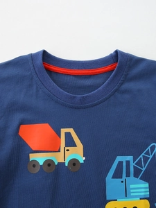 Dunkelblaues Baumwoll-T-Shirt für Jungen mit einem Cartoon-Baustellenfahrzeug-Druck
