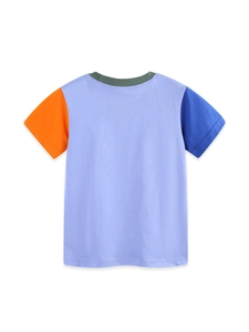 Kurzärmeliges Jungen T-Shirt aus Baumwolle mit buntem Design in Lila, Orange und Blau