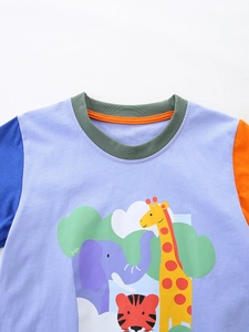 Kurzärmeliges Jungen T-Shirt mit bunten Patchwork Ärmeln und Tiermotiv Aufdruck