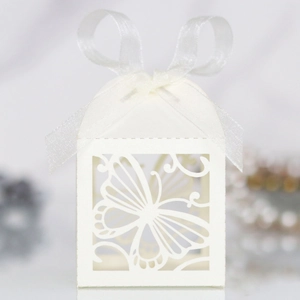 Laserschnitt Schmetterling Gastgeschenkbox weiß mit Organzaband für Hochzeiten