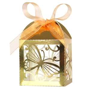 Detailansicht lasergeschnittene Schmetterling-Geschenkbox mit orangefarbenem Band