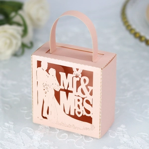 Boîte à dragées mariage rose découpée au laser avec silhouette MR & MRS et poignée