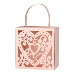 Elegante roze hartvormige snoepdoos met lasergesneden bloemenpatroon en handvat