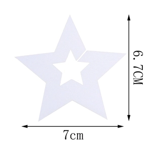 Guía de medidas para tarjeta de mesa en forma de estrella blanca de 7cm de ancho y 6,7cm alto