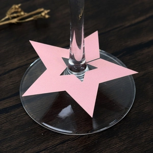 Marcadores de copas de vino estrella rosa en papel perlado para decoración de fiestas