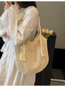 Sac cabas en crochet crème tissé main avec design en maille creuse et détails de gland