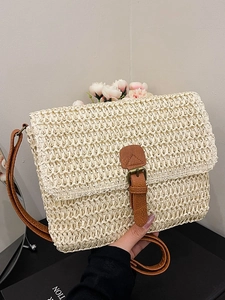 Sac Bandoulière Vintage en Paille Tissée pour Femmes Été Plage Petit Sac Carré Avec Bandoulière en Similicuir PU et Boucle Sac
