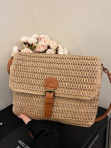 Sac bandoulière vintage en paille avec bandoulière en cuir marron et fermoir métallique