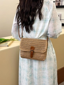 Sac à bandoulière rétro en paille avec détails en cuir marron et boucle en métal pour femme