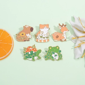 Lot de broches en émail thème forêt avec capybara, chat, cerf, tortue et grenouille