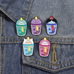 Lot de 5 pin's en émail tasse de thé aux perles cartoon sur tissu en denim bleu