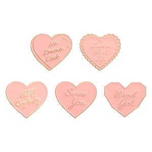 Lot de pins émaillés en forme de cœur rose avec bordure dorée et slogans drôles