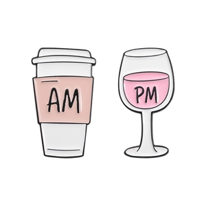 Kreatives AM PM Emaille-Pin-Set mit Kaffeetasse und Weinglas im Comic-Stil